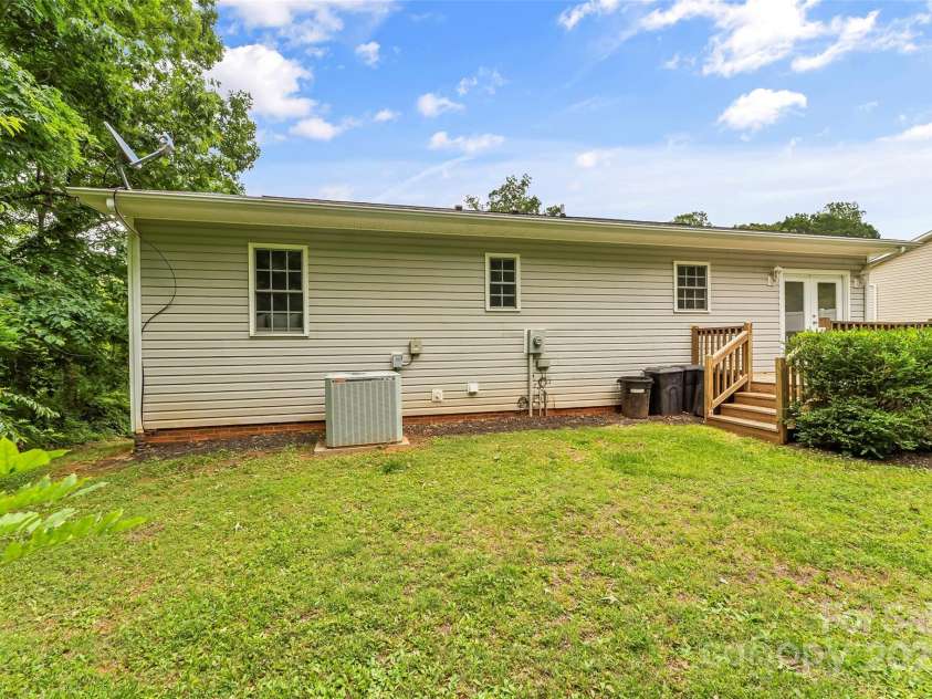 205 Davis Drive, Morganton, NC 28655.  MLS# CAR4261500, YatesRealty ID 16498. 