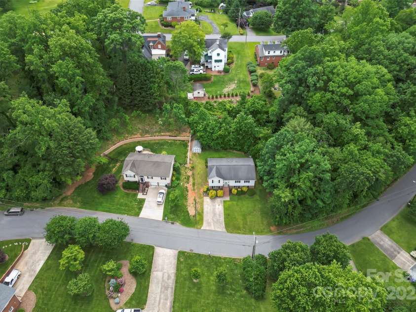 205 Davis Drive, Morganton, NC 28655.  MLS# CAR4261500, YatesRealty ID 16498. 