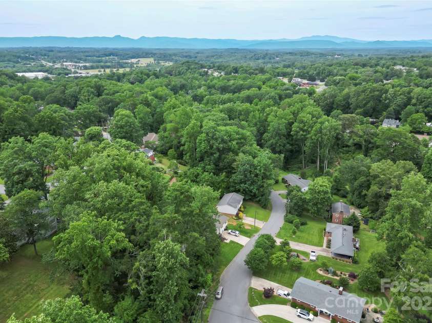 205 Davis Drive, Morganton, NC 28655.  MLS# CAR4261500, YatesRealty ID 16498. 