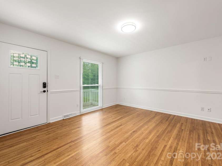 4533 Gainesborough Road, Charlotte, NC 28205.  MLS# CAR4265484, YatesRealty ID 16499. 