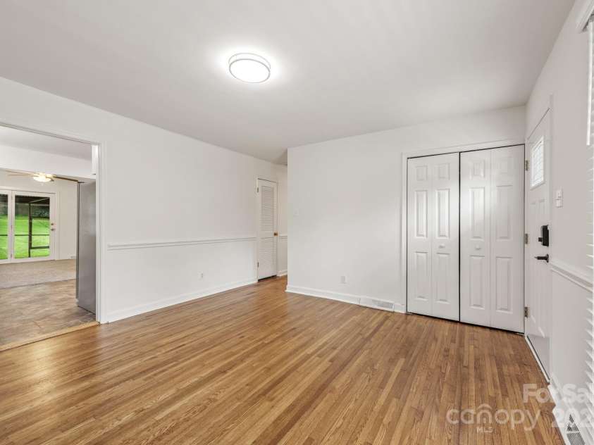 4533 Gainesborough Road, Charlotte, NC 28205.  MLS# CAR4265484, YatesRealty ID 16499. 