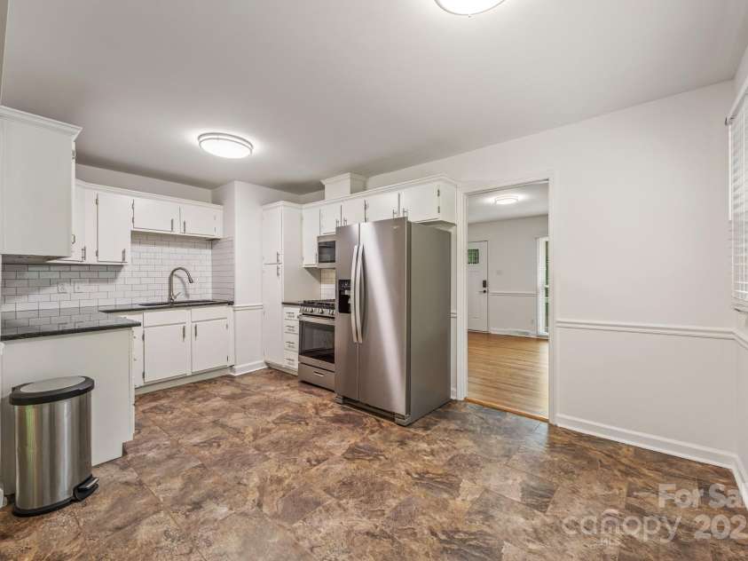 4533 Gainesborough Road, Charlotte, NC 28205.  MLS# CAR4265484, YatesRealty ID 16499. 