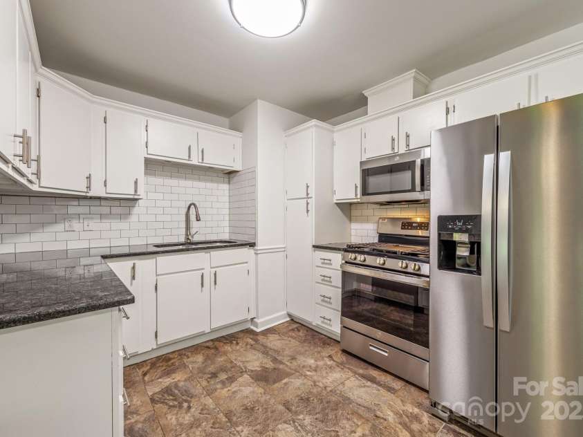 4533 Gainesborough Road, Charlotte, NC 28205.  MLS# CAR4265484, YatesRealty ID 16499. 
