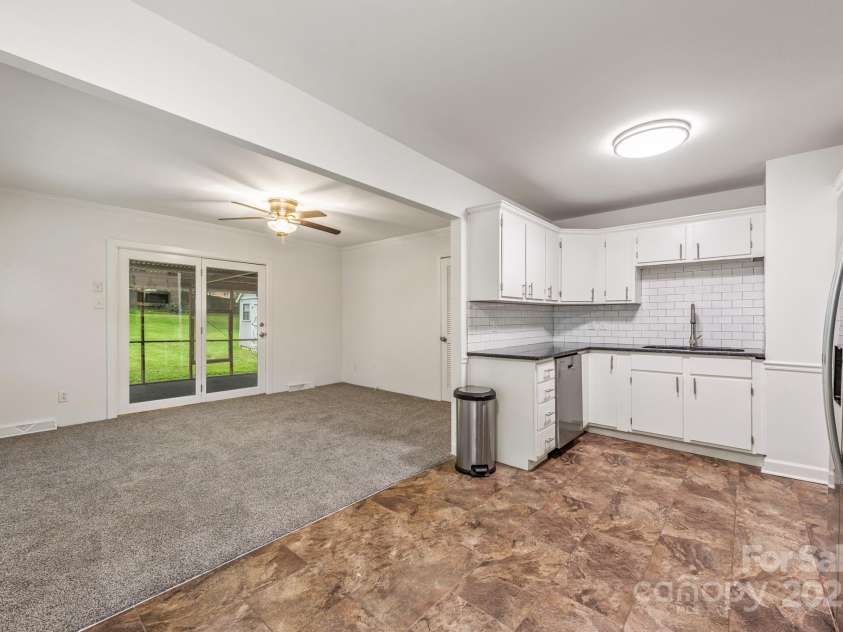 4533 Gainesborough Road, Charlotte, NC 28205.  MLS# CAR4265484, YatesRealty ID 16499. 