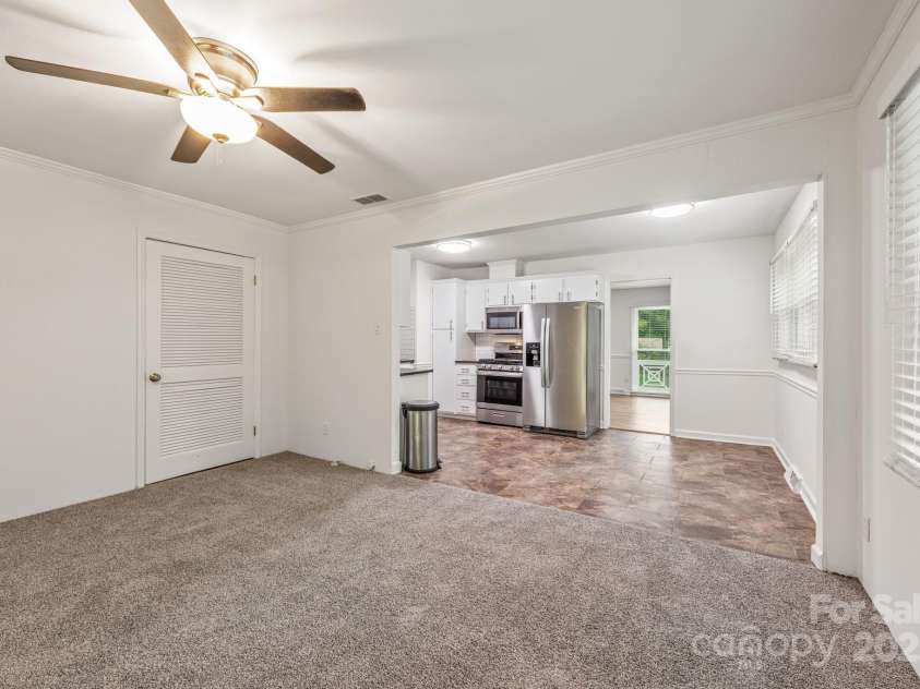 4533 Gainesborough Road, Charlotte, NC 28205.  MLS# CAR4265484, YatesRealty ID 16499. 