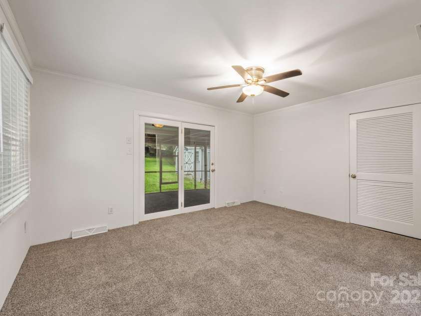 4533 Gainesborough Road, Charlotte, NC 28205.  MLS# CAR4265484, YatesRealty ID 16499. 