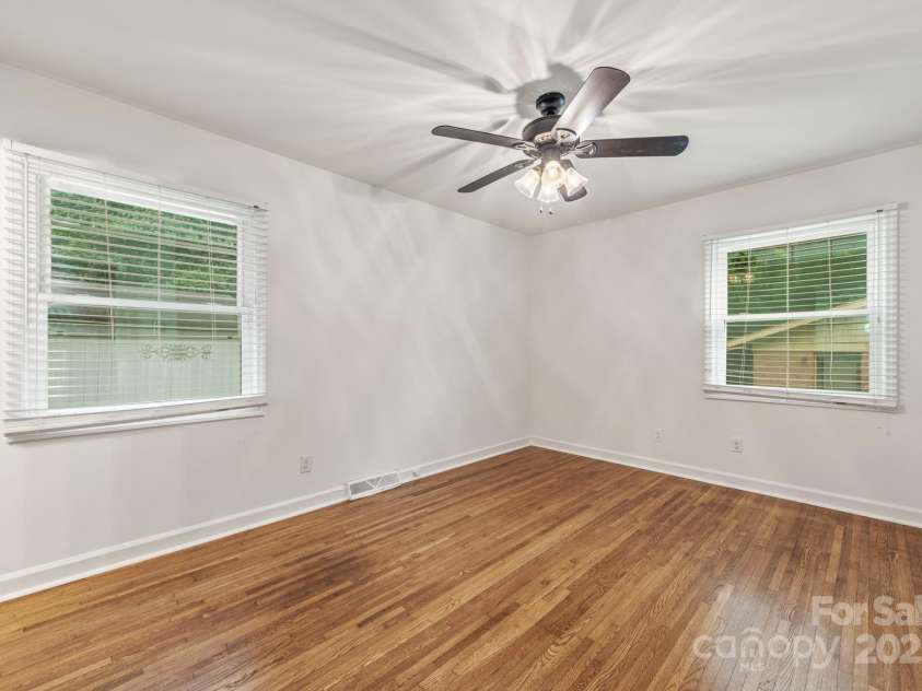 4533 Gainesborough Road, Charlotte, NC 28205.  MLS# CAR4265484, YatesRealty ID 16499. 