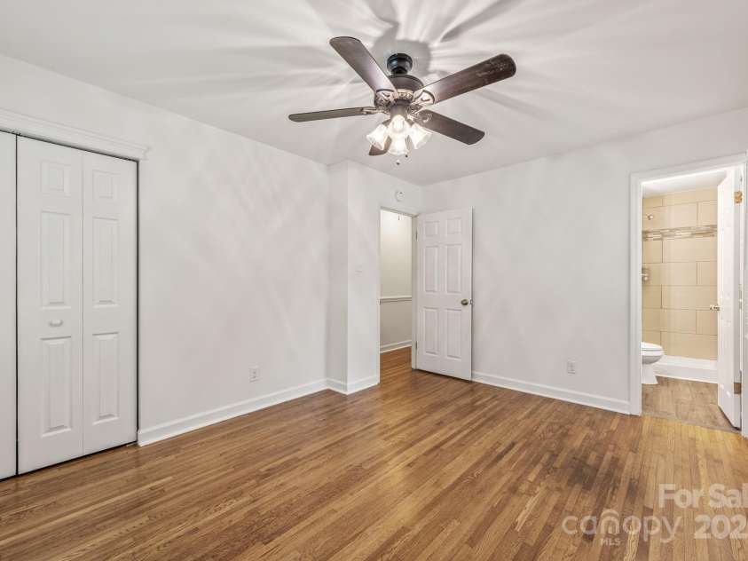 4533 Gainesborough Road, Charlotte, NC 28205.  MLS# CAR4265484, YatesRealty ID 16499. 