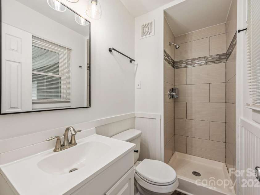4533 Gainesborough Road, Charlotte, NC 28205.  MLS# CAR4265484, YatesRealty ID 16499. 