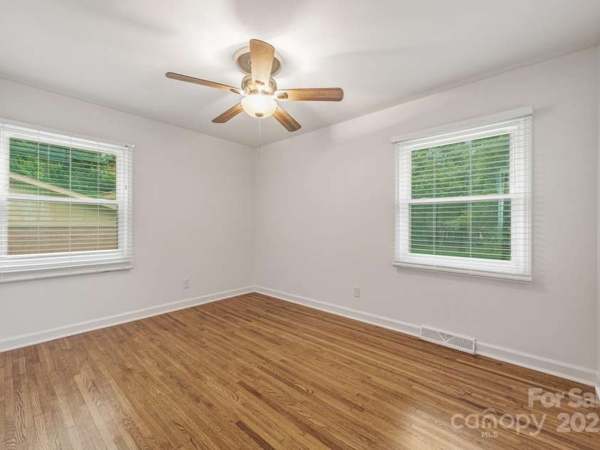 4533 Gainesborough Road, Charlotte, NC 28205.  MLS# CAR4265484, YatesRealty ID 16499. 
