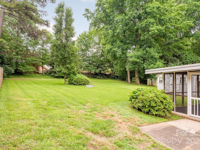 4533 Gainesborough Road, Charlotte, NC 28205.  MLS# CAR4265484, YatesRealty ID 16499. 