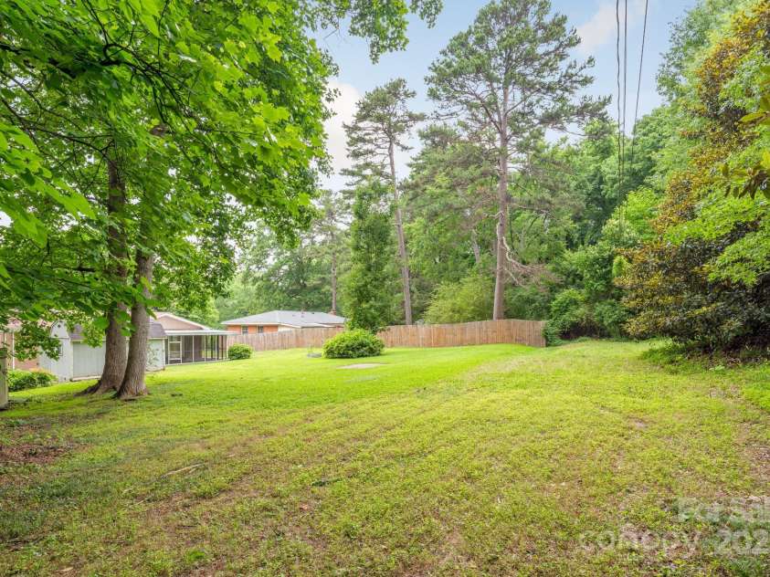 4533 Gainesborough Road, Charlotte, NC 28205.  MLS# CAR4265484, YatesRealty ID 16499. 