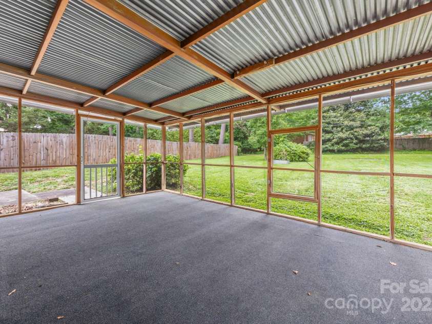 4533 Gainesborough Road, Charlotte, NC 28205.  MLS# CAR4265484, YatesRealty ID 16499. 