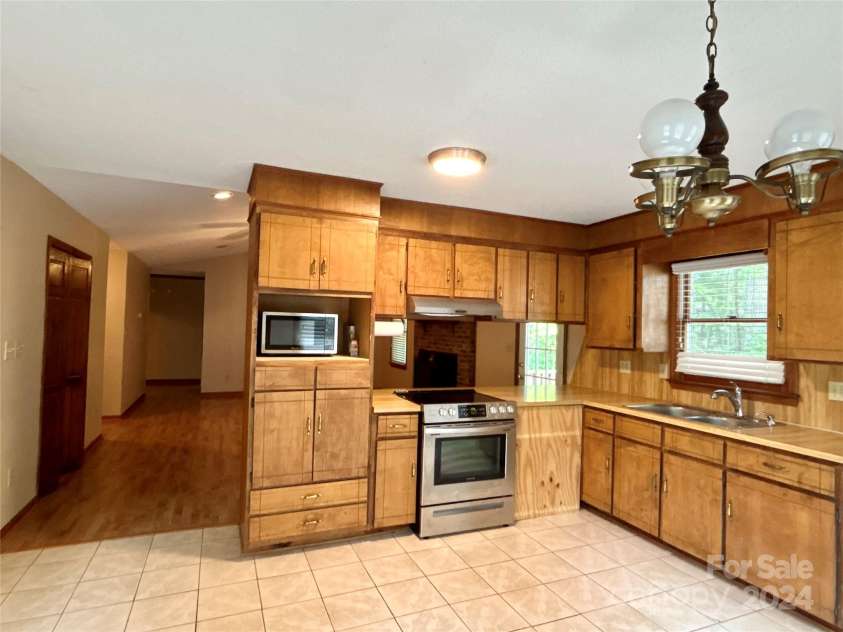 2232 Stallings Road, Matthews, NC 28104.  MLS# CAR4167752, YatesRealty ID 165. 