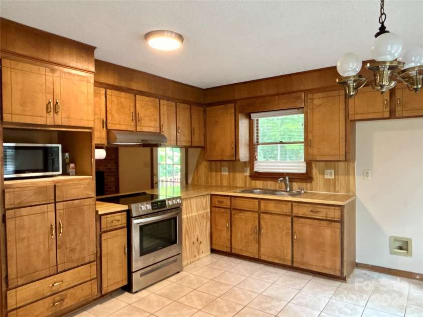 2232 Stallings Road, Matthews, NC 28104.  MLS# CAR4167752, YatesRealty ID 165. 