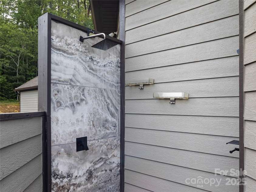 639 Byers Cove Road, Hendersonville, NC 28792.  MLS# CAR4306480, YatesRealty ID 165. 