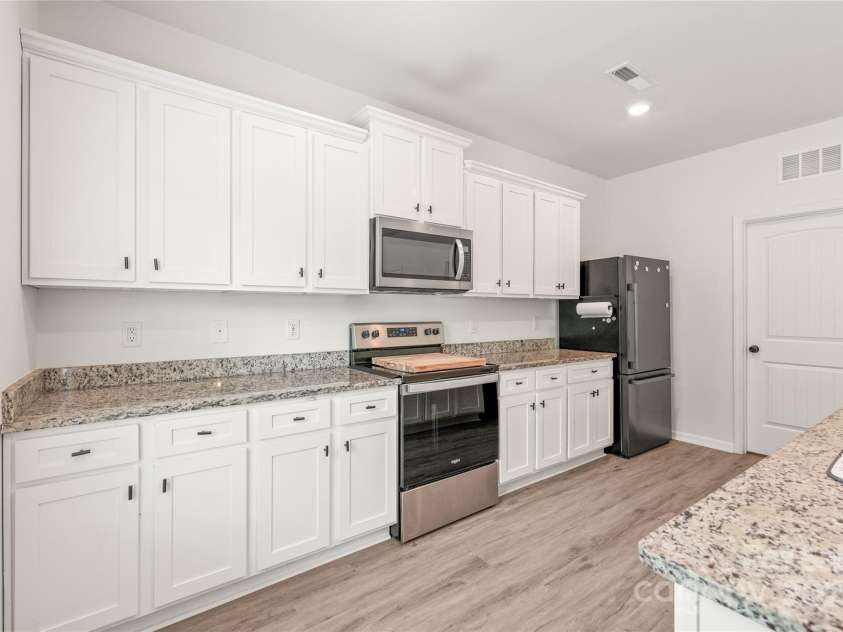 2340 Lanza Drive, Charlotte, NC 28215.  MLS# CAR4264473, YatesRealty ID 16500. 