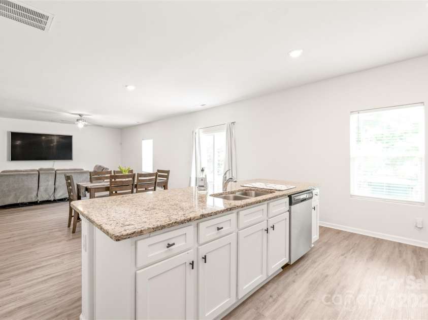 2340 Lanza Drive, Charlotte, NC 28215.  MLS# CAR4264473, YatesRealty ID 16500. 