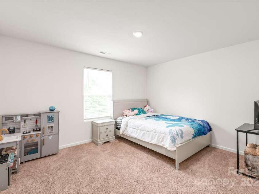 2340 Lanza Drive, Charlotte, NC 28215.  MLS# CAR4264473, YatesRealty ID 16500. 