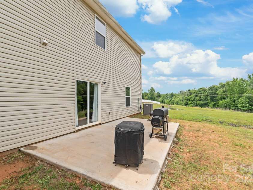 2340 Lanza Drive, Charlotte, NC 28215.  MLS# CAR4264473, YatesRealty ID 16500. 