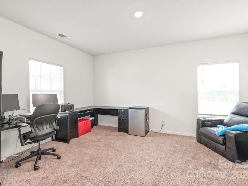 2340 Lanza Drive, Charlotte, NC 28215.  MLS# CAR4264473, YatesRealty ID 16500. Front Office/Flex Space