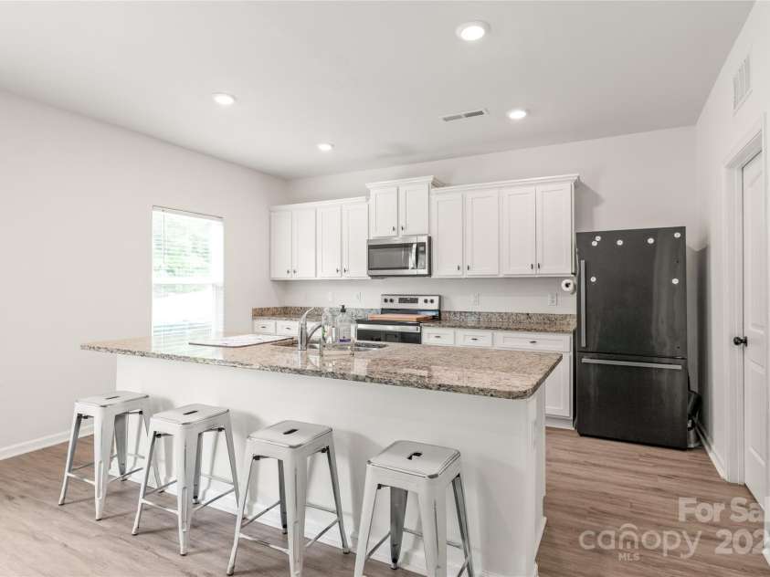 2340 Lanza Drive, Charlotte, NC 28215.  MLS# CAR4264473, YatesRealty ID 16500. Generously Sized Kitchen with Island