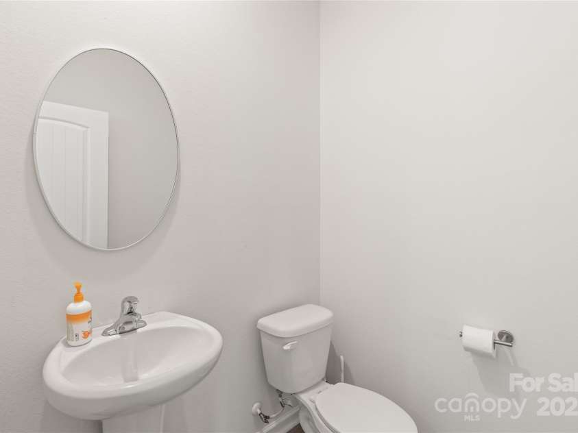 2340 Lanza Drive, Charlotte, NC 28215.  MLS# CAR4264473, YatesRealty ID 16500. Half-Bath