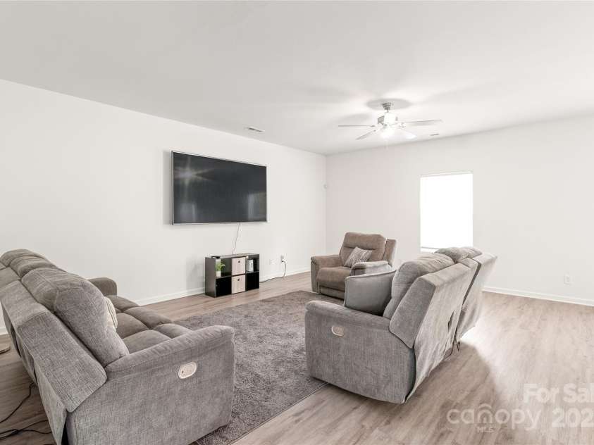 2340 Lanza Drive, Charlotte, NC 28215.  MLS# CAR4264473, YatesRealty ID 16500. Living Room