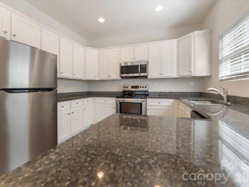 609 Oak Forest Lane, Salisbury, NC 28146.  MLS# CAR4365333, YatesRealty ID 16500. 