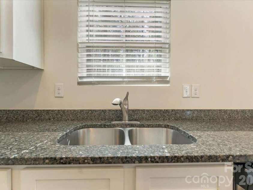 609 Oak Forest Lane, Salisbury, NC 28146.  MLS# CAR4365333, YatesRealty ID 16500. 