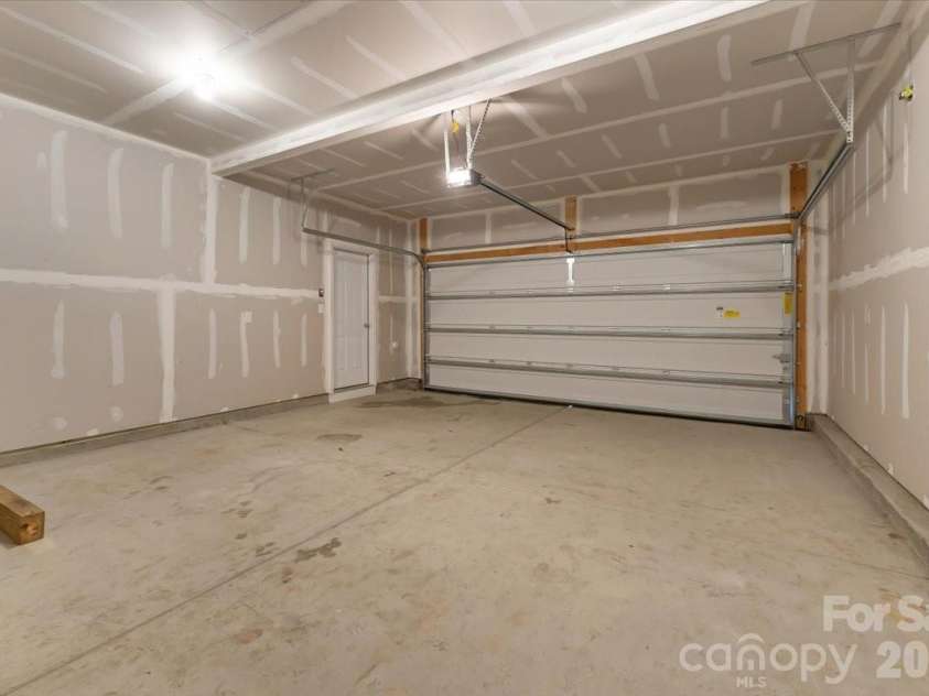 609 Oak Forest Lane, Salisbury, NC 28146.  MLS# CAR4365333, YatesRealty ID 16500. 