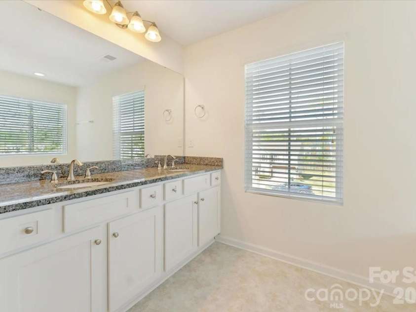 609 Oak Forest Lane, Salisbury, NC 28146.  MLS# CAR4365333, YatesRealty ID 16500. 