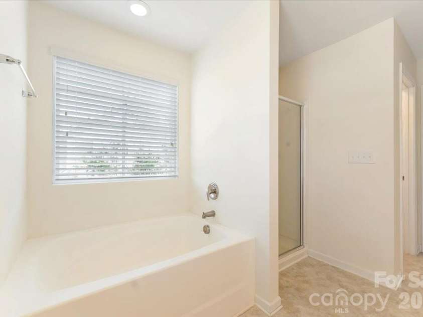 609 Oak Forest Lane, Salisbury, NC 28146.  MLS# CAR4365333, YatesRealty ID 16500. 