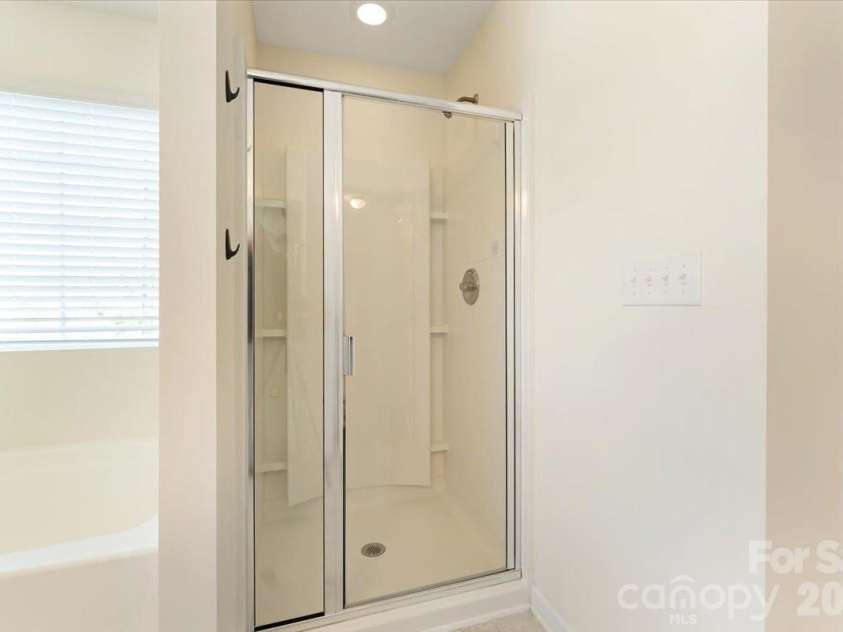609 Oak Forest Lane, Salisbury, NC 28146.  MLS# CAR4365333, YatesRealty ID 16500. 