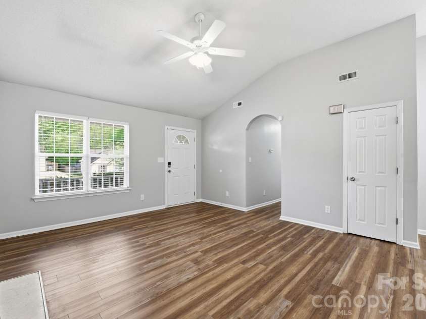 11026 Olde English Drive, Charlotte, NC 28216.  MLS# CAR4367030, YatesRealty ID 16501. 