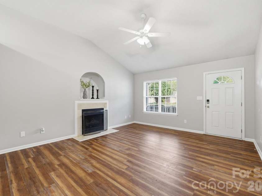 11026 Olde English Drive, Charlotte, NC 28216.  MLS# CAR4367030, YatesRealty ID 16501. 