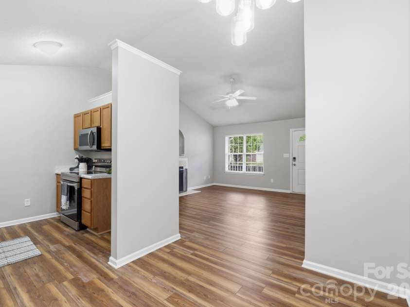 11026 Olde English Drive, Charlotte, NC 28216.  MLS# CAR4367030, YatesRealty ID 16501. 