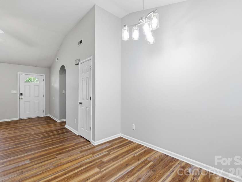 11026 Olde English Drive, Charlotte, NC 28216.  MLS# CAR4367030, YatesRealty ID 16501. 