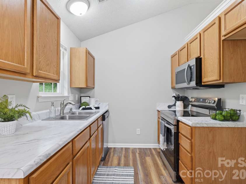 11026 Olde English Drive, Charlotte, NC 28216.  MLS# CAR4367030, YatesRealty ID 16501. 