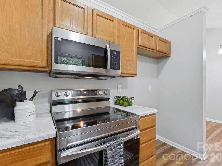 11026 Olde English Drive, Charlotte, NC 28216.  MLS# CAR4367030, YatesRealty ID 16501. 