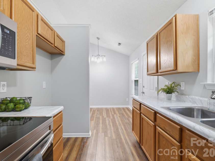 11026 Olde English Drive, Charlotte, NC 28216.  MLS# CAR4367030, YatesRealty ID 16501. 