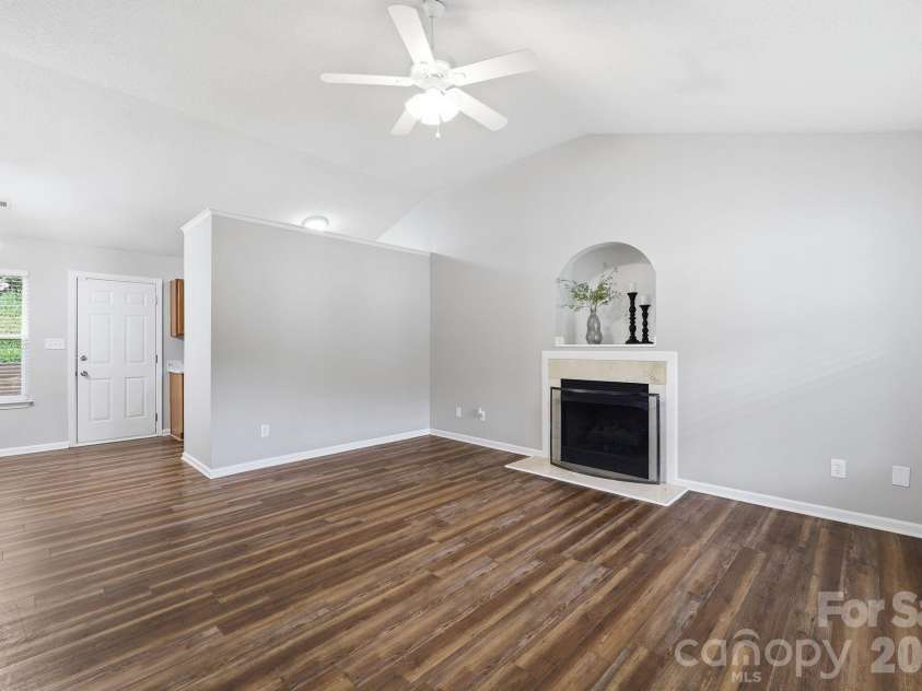 11026 Olde English Drive, Charlotte, NC 28216.  MLS# CAR4367030, YatesRealty ID 16501. 