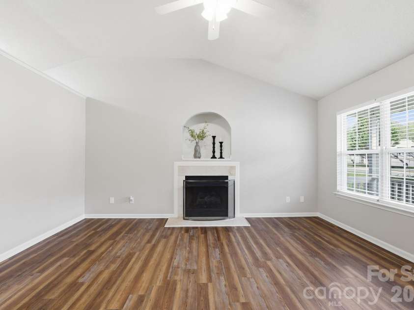 11026 Olde English Drive, Charlotte, NC 28216.  MLS# CAR4367030, YatesRealty ID 16501. 