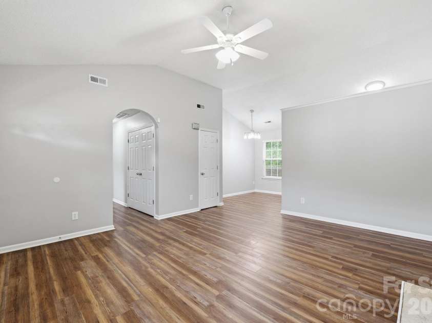 11026 Olde English Drive, Charlotte, NC 28216.  MLS# CAR4367030, YatesRealty ID 16501. 