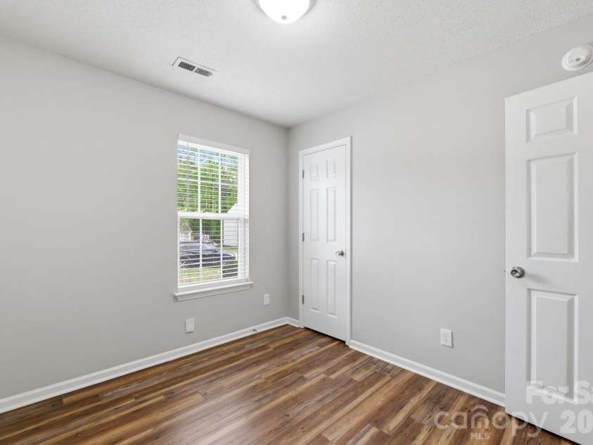 11026 Olde English Drive, Charlotte, NC 28216.  MLS# CAR4367030, YatesRealty ID 16501. 
