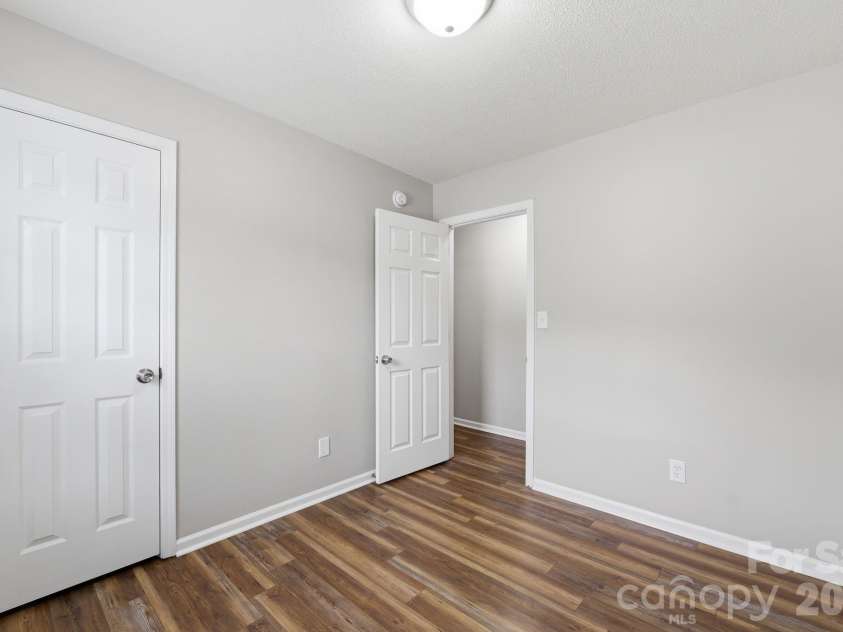 11026 Olde English Drive, Charlotte, NC 28216.  MLS# CAR4367030, YatesRealty ID 16501. 