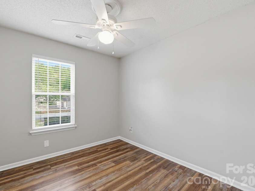11026 Olde English Drive, Charlotte, NC 28216.  MLS# CAR4367030, YatesRealty ID 16501. 