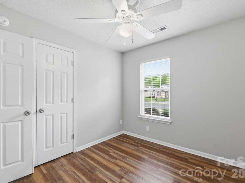 11026 Olde English Drive, Charlotte, NC 28216.  MLS# CAR4367030, YatesRealty ID 16501. 
