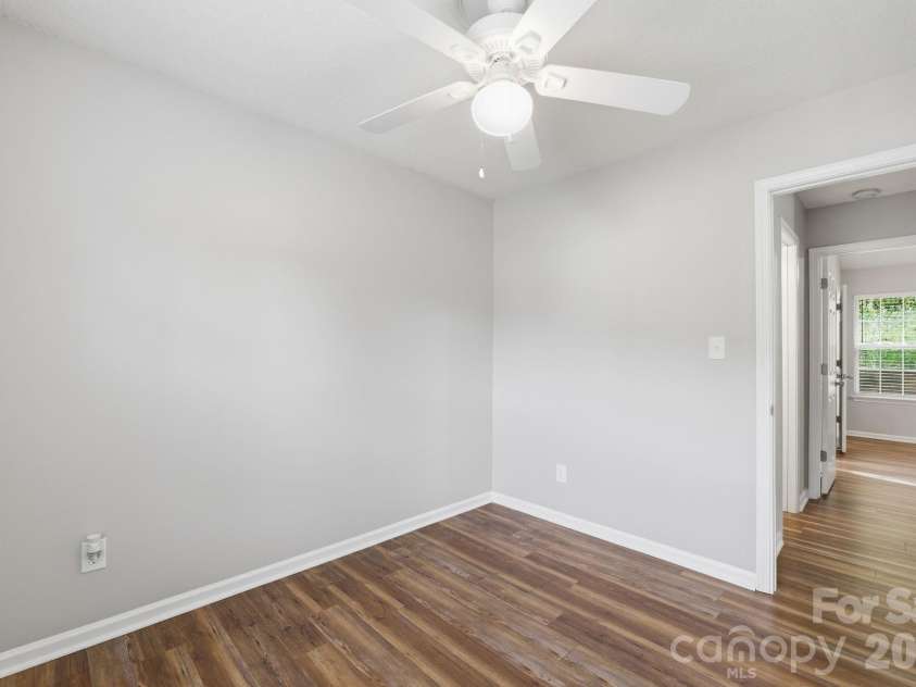11026 Olde English Drive, Charlotte, NC 28216.  MLS# CAR4367030, YatesRealty ID 16501. 