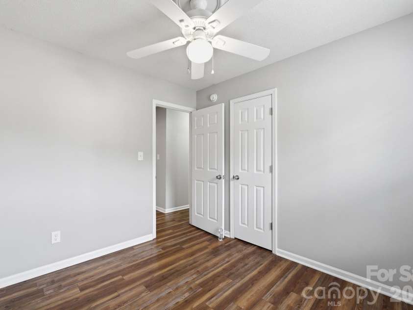 11026 Olde English Drive, Charlotte, NC 28216.  MLS# CAR4367030, YatesRealty ID 16501. 